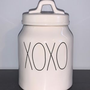 Rae Dunn XOXO Cansiter